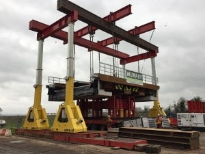 Replacing Rail Bridge Decks with a Hydraulic Gantry